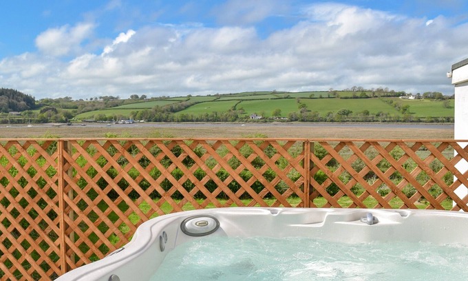 Ferryside Cottage | 2 bedroom accommodation in Ferryside, near Carmarthen