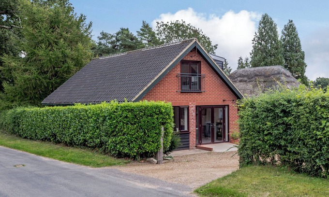 Irstead Cottage | 2 bedroom accommodation in Woodbastwick, near Norwich