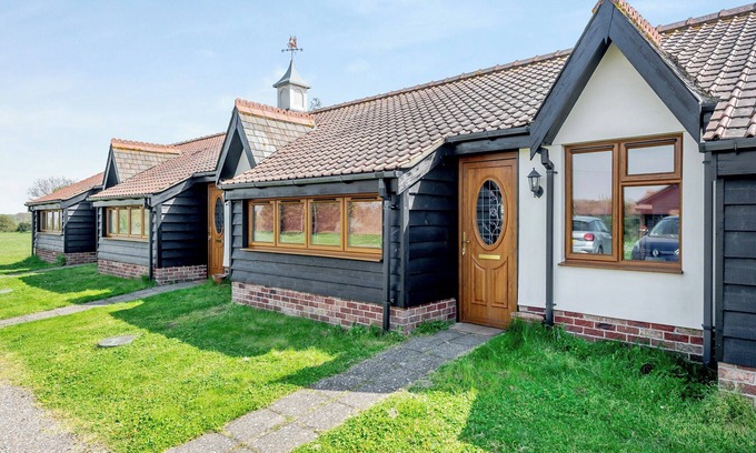 Brightlingsea Cottage | 2 bedroom accommodation in St Osyth
