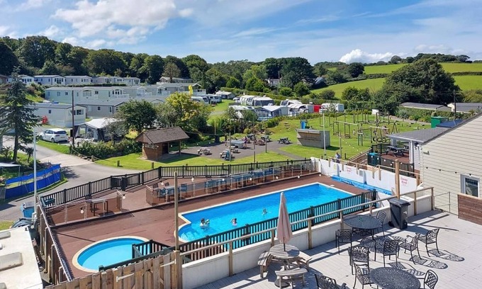 Leedstown Ski Chalet | 2 bedroom accommodation in Hayle