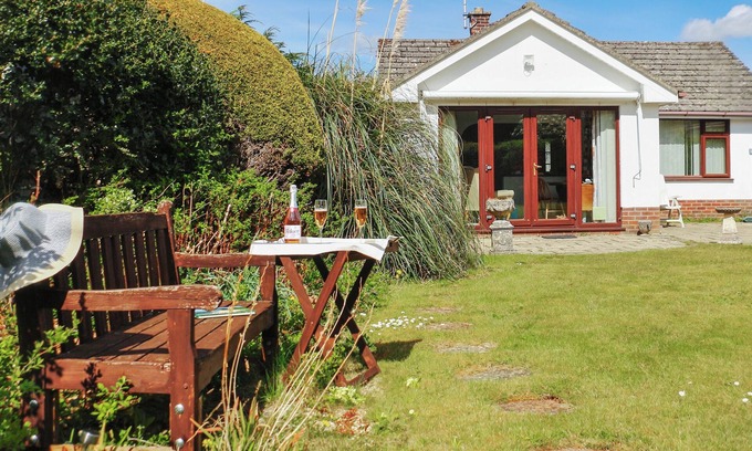 Broadstone Cottage | 2 bedroom accommodation in Broadstone, near Poole
