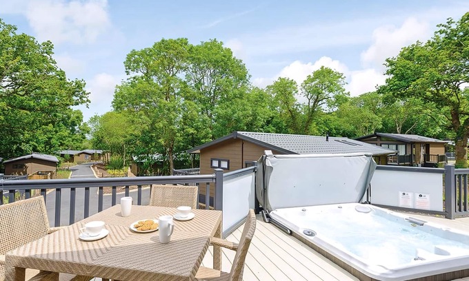 Ryde Ski Chalet | 2 bedroom accommodation in Wootton Bridge, Nr Cowes
