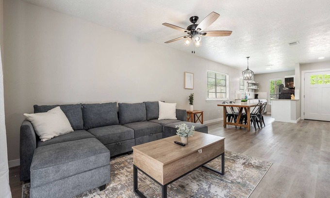 Villa West House | 2 Bedroom Aggie Game Day Rental