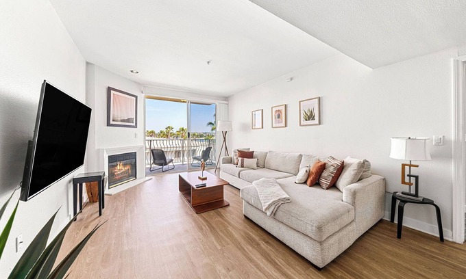 Marina del Rey Apartment | 2-bedroom apartment in amazing Marina del Rey with fitness room, WiFi