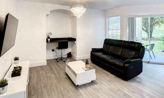 Metro West Apartment | 2 Bedroom Apartment 625043 by Houzlet