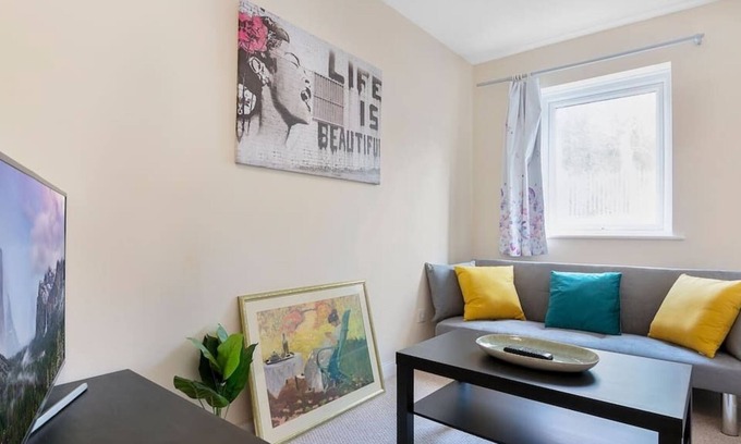 Gillingham Apartment | 2 bedroom apartment in the heart of Gilingham town centre