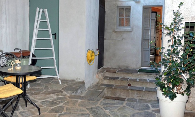 Cannobio Apartment | 2 bedroom apartment with courtyard in the old town of Cannobio