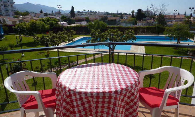 Nerja Apartment | 2 bedroom apartment with pool & air conditioning, close to beach and town center
