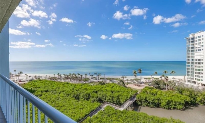 Park Shore Condo | 2 bedroom beachfront condo at Naples Cay - WS0903