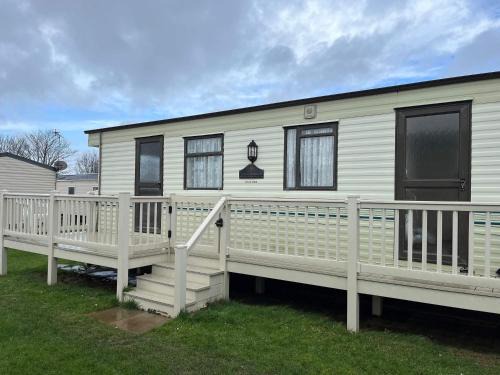 Hunstanton Ski Chalet | 2 Bedroom caravan Hunstanton pets go free