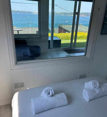 Plymouth Apartment | 2 Bedroom Chalet With Sea Views - Tony's Place