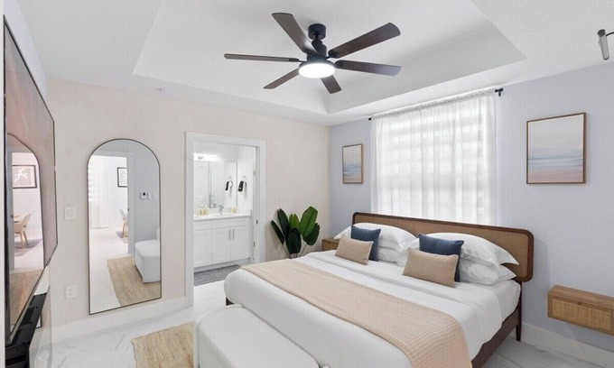 Pelican Condo | 2-bedroom Condo in Cape Coral with King Bed