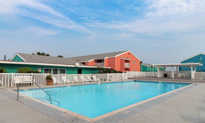 Port Aransas Condo | 2-bedroom condo in Port Aransas with AC, complete with Margarita Station!