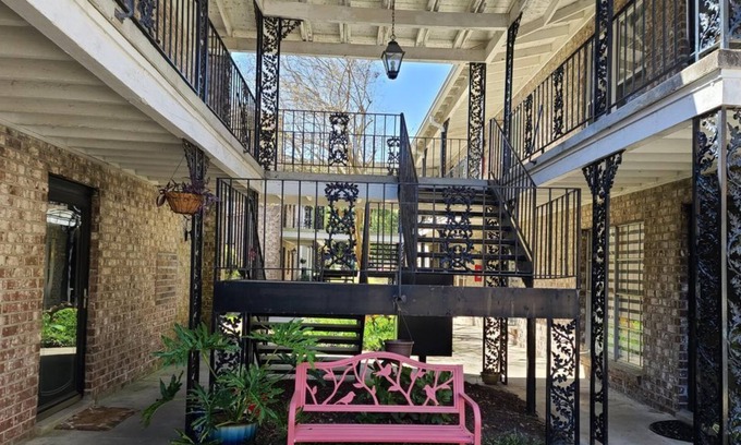 Charleston Condo | 2 Bedroom Condo L-554530 by Houzlet