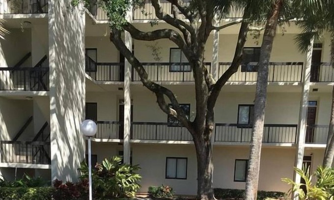 Land of the Presidents Condo | 2 Bedroom Condo (321270) by Houzlet