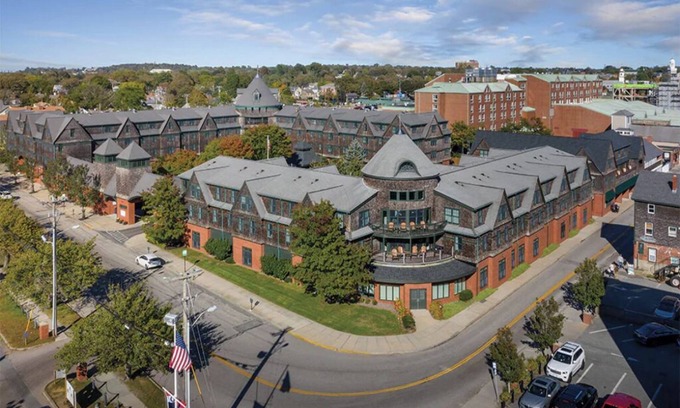 The Point Condo | 2 Bedroom Condo w/Kitchen, Sleeps 6, in Downtown Newport, Long Wharf Resort!