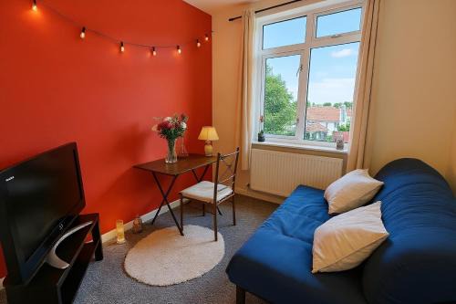 Leyton Apartment | 2 Bedroom cosy flat 20 mins to center