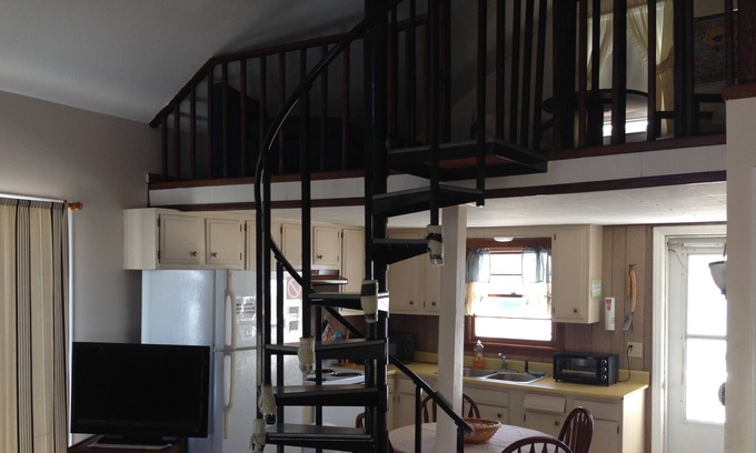 Wells Beach Cottage | 2 Bedroom Cottage Across From Wells Beach