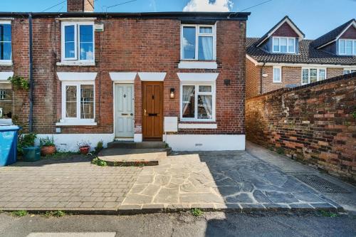 Haslemere Apartment | 2 Bedroom Cottage in Haslemere 2 X Double Beds