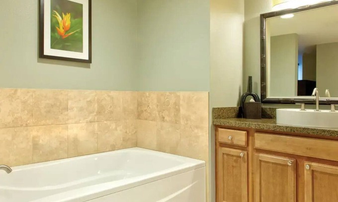 Waikiki Hotel | 2 Bedroom Deluxe Lower Level - Full Kitchen - Waikiki Beach WalknAUG 17 to 24