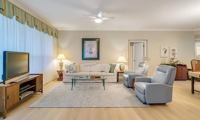 Tropical Cove House | 2 bedroom + den/2 bathroom attached town home at Lexington Country Club