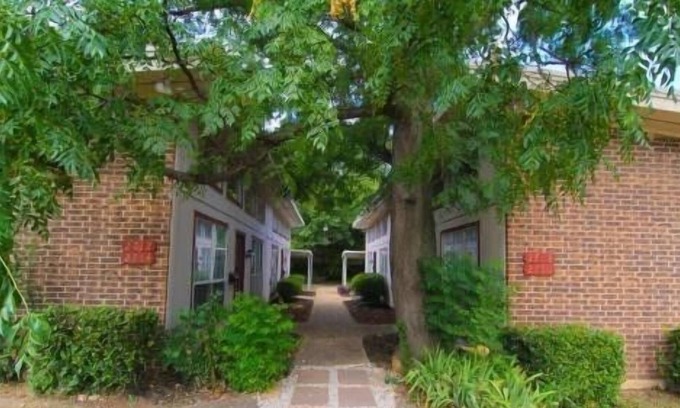 Fort Worth Apartment | 2 Bedroom Duplex triplex 92873 by Houzlet