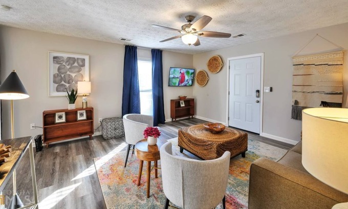 Marietta Apartment | 2 Bedroom Duplex triplex L-554135 by Houzlet