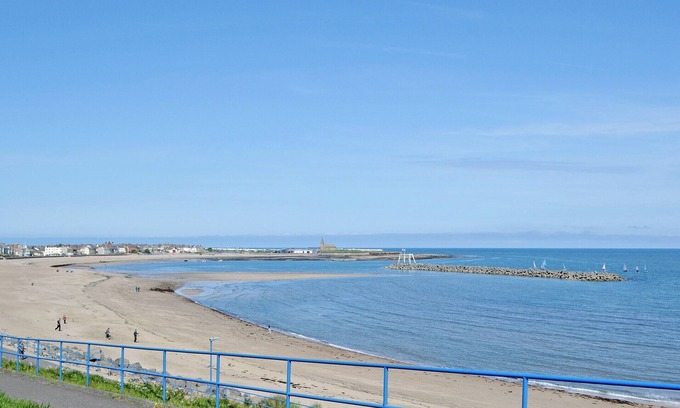 Newbiggin-by-the-Sea Cottage | 2 bedroom accommodation in Newbiggin-by-the-Sea
