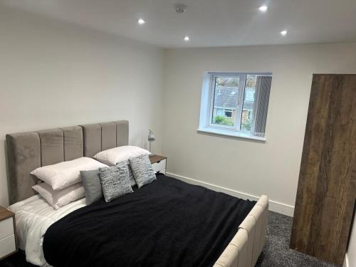 Long Eaton Apartment | 2-Bedroom Gems - Travel Easily Between Cities