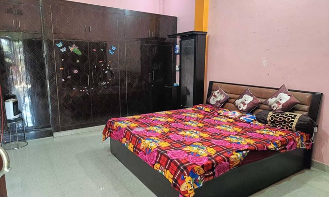 Naini House | 2-bedroom house only 3 km from Arail Ghat in charming Prayagraj with WiFi, AC