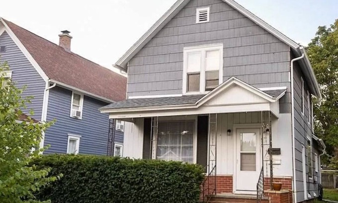 Saint Joseph House | 2-bedroom in quiet neighborhood - monthly rental perfect for traveling workers!