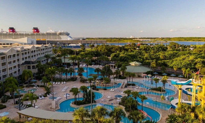 Port Canaveral Condo | 2-Bedroom Lock-Off Cape Canaveral Condo Beach Access
