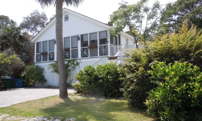 Savannah Beach Cottage | 2 Bedroom Lovingly Restored 1925 Cottage 1 1/2 Blocks From Beach
