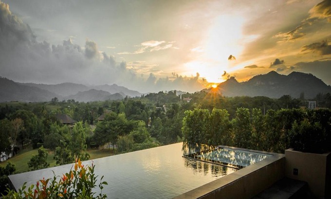 Mu Si Apartment | 2 Bedroom Luxury Pool Penthouse at ATTA