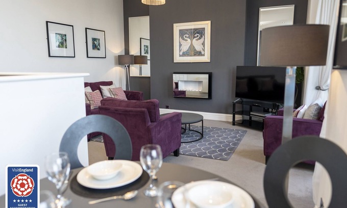 Scarborough Apartment | 2 Bedroom Luxury Sea View Apartment