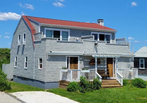 Matunuck House | 2 Bedroom Matunuck Beach House, 1 Block from Ocean