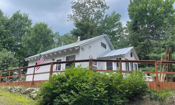 Jackman House | 2 bedroom private custom built home with loft.