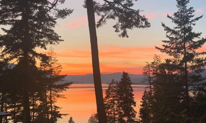 Blind Bay RV Rental | 2 Bedroom RV with beach dock and views nEagle Rock Resort #2