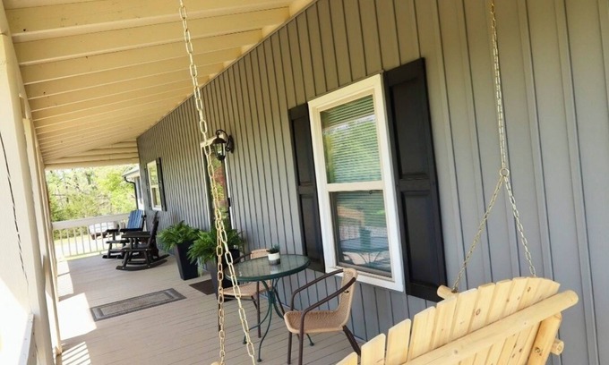 Inman Cabin | 2-bedroom “secret” cabin close to Interstates & Amenities-Boiling Springs, SC