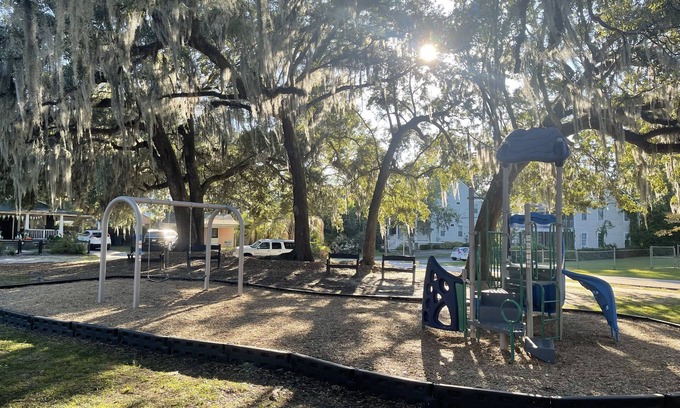 North Charleston Apartment | 2 Bedroom STEPS to food & nightlife - Minutes to Beaches - NO cleaning fee!