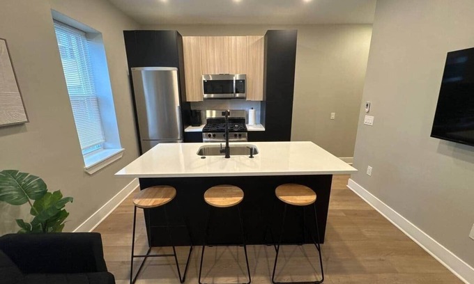 Atlantic City Apartment | 2 bedroom ,Steps to beach & boardwalk a4