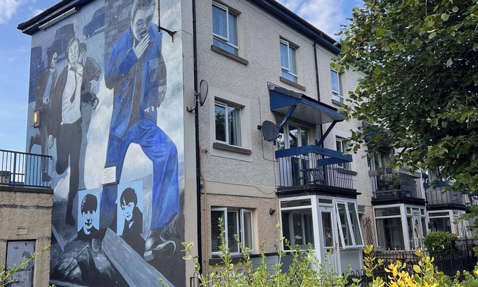 Bogside House | 2-bedroom townhome in Derry walking distance to city