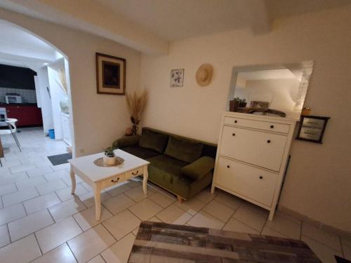 Cuxac-dʼAude Apartment | 2 bedroom village house, reversible air conditioning