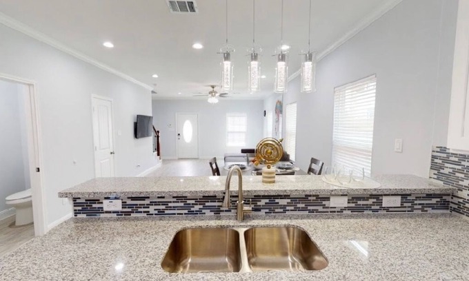 Southeast Houston House | 2 bedroom w/upstairs balcony attached to master
