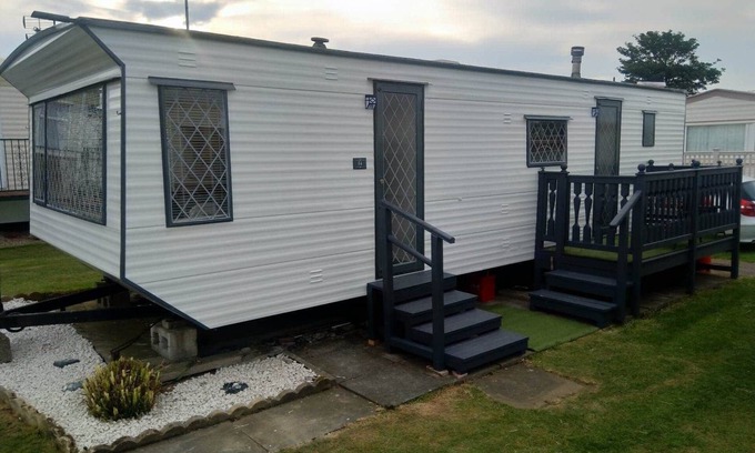 Muston House | 2 Bedroomed Caravan for holiday let dog friendly