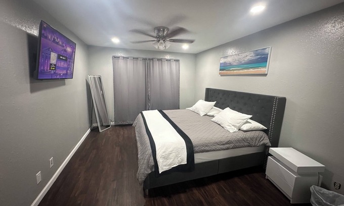 Midland Apartment | 🏡 2 bedrooms, 1 bathroom 🛁 cozy, modern apartment. With sofa bed 🛋️n
