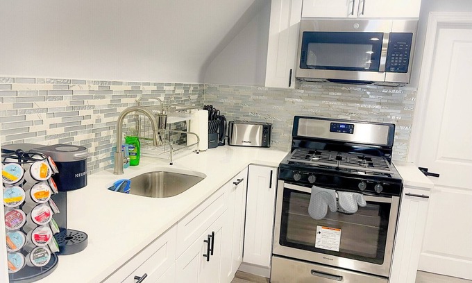 Bayonne Apartment | 2 Bedrooms Apartment 15 Min Away from EWR Airport, Cape Liberty