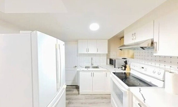 East Credit House | 2 bedrooms apt 15 minutes toToronto airport