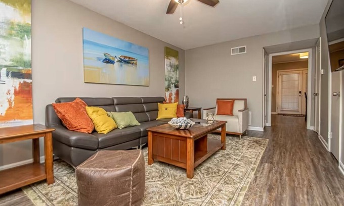 Briarwood Apartment | 2 Bedrooms in Quiet Midtown Little Rock near St Vincent-Coffee-Guest Safety