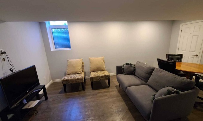 Halton Regional Municipality House | 2 Bedrooms Separate Entry Basement Apartment